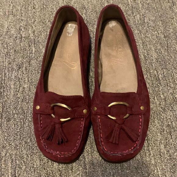 NWOT Aerosoles maroon tassel loafers with gold detail! Size 6 - Picture 1 of 6